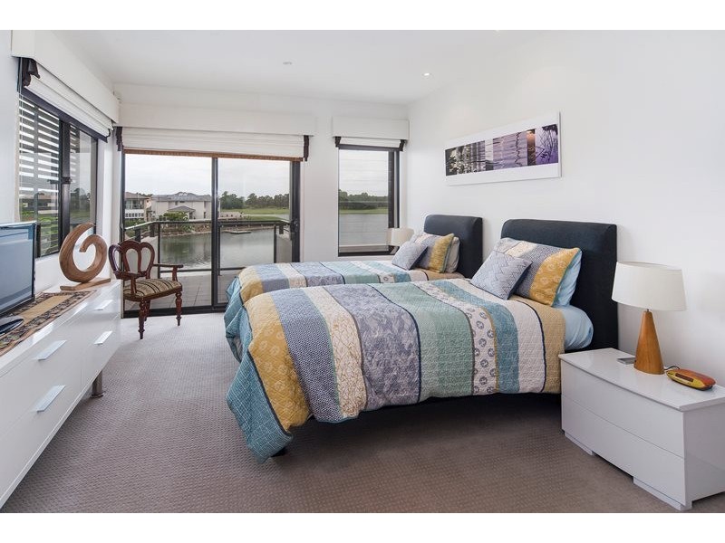 6065 Lugano Drive, Hope Island QLD 4212