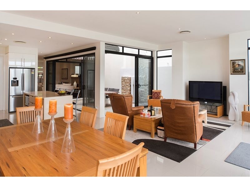 6065 Lugano Drive, Hope Island QLD 4212