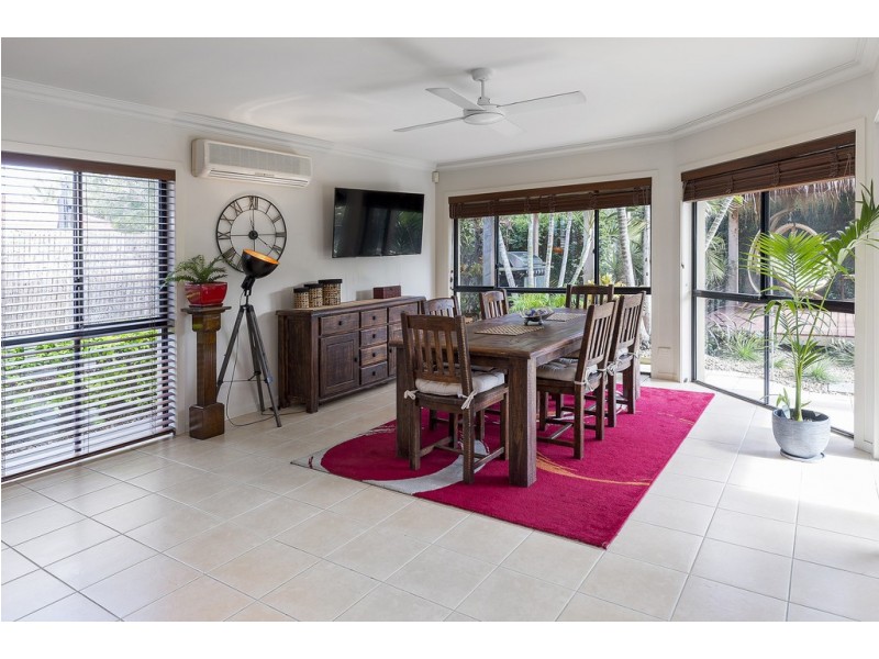 16 Dallow Crescent, Helensvale QLD 4212
