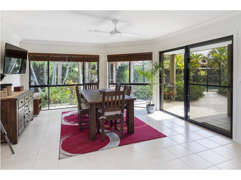 16 Dallow Crescent, Helensvale QLD 4212