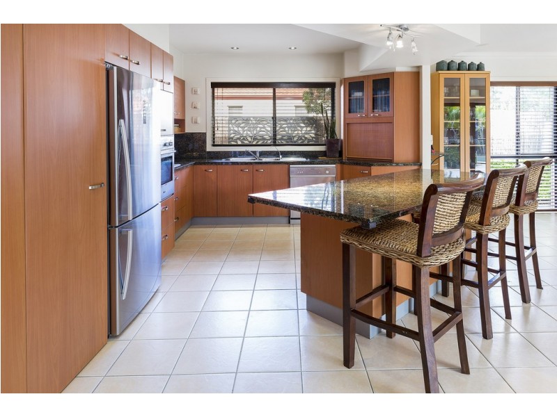 16 Dallow Crescent, Helensvale QLD 4212