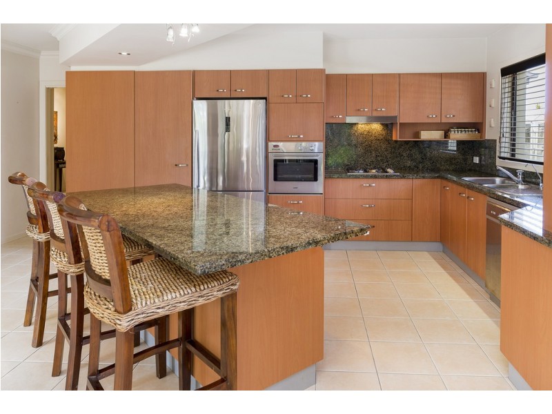 16 Dallow Crescent, Helensvale QLD 4212
