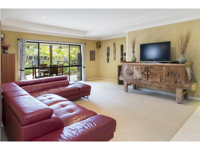 16 Dallow Crescent, Helensvale QLD 4212
