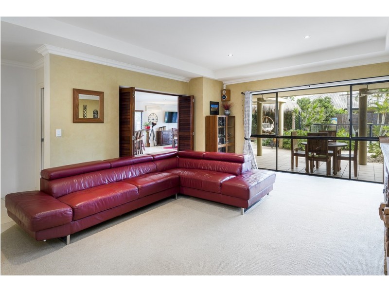 16 Dallow Crescent, Helensvale QLD 4212