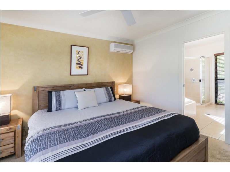 16 Dallow Crescent, Helensvale QLD 4212