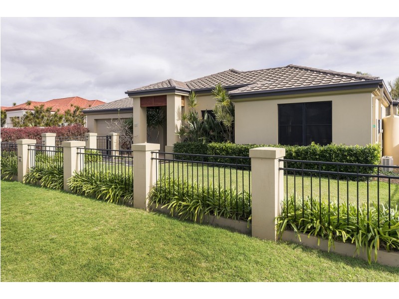 16 Dallow Crescent, Helensvale QLD 4212