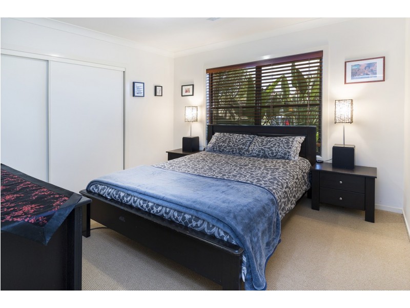 16 Dallow Crescent, Helensvale QLD 4212