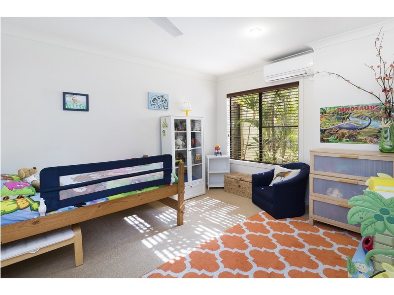16 Dallow Crescent, Helensvale QLD 4212