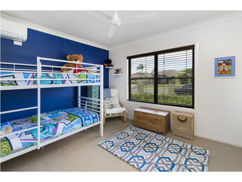 16 Dallow Crescent, Helensvale QLD 4212