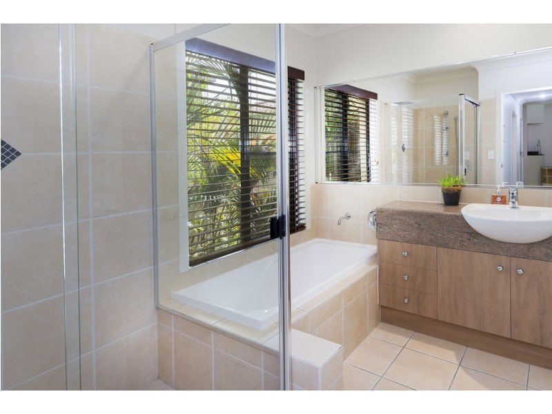 16 Dallow Crescent, Helensvale QLD 4212