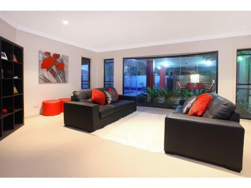 31 John Dalley Drive, Helensvale QLD 4212