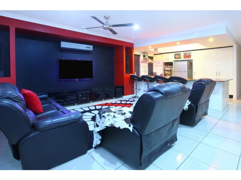 31 John Dalley Drive, Helensvale QLD 4212