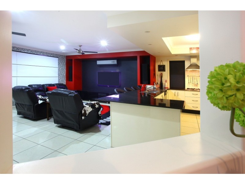 31 John Dalley Drive, Helensvale QLD 4212