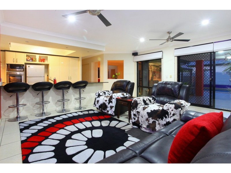 31 John Dalley Drive, Helensvale QLD 4212