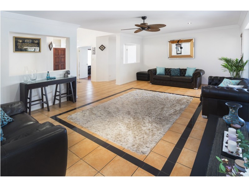 21 John Dalley Drive, Helensvale QLD 4212