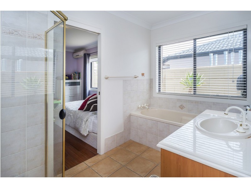 21 John Dalley Drive, Helensvale QLD 4212