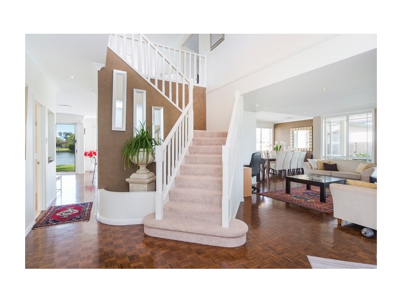 9 Prosperity Drive, Helensvale QLD 4212