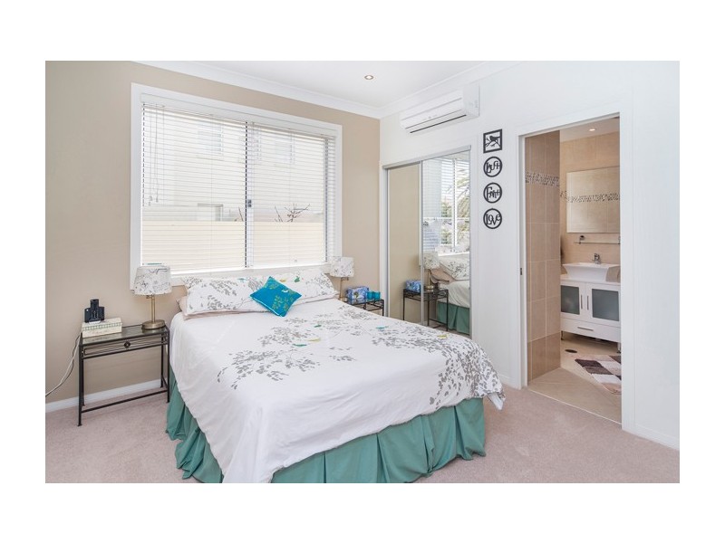 9 Prosperity Drive, Helensvale QLD 4212