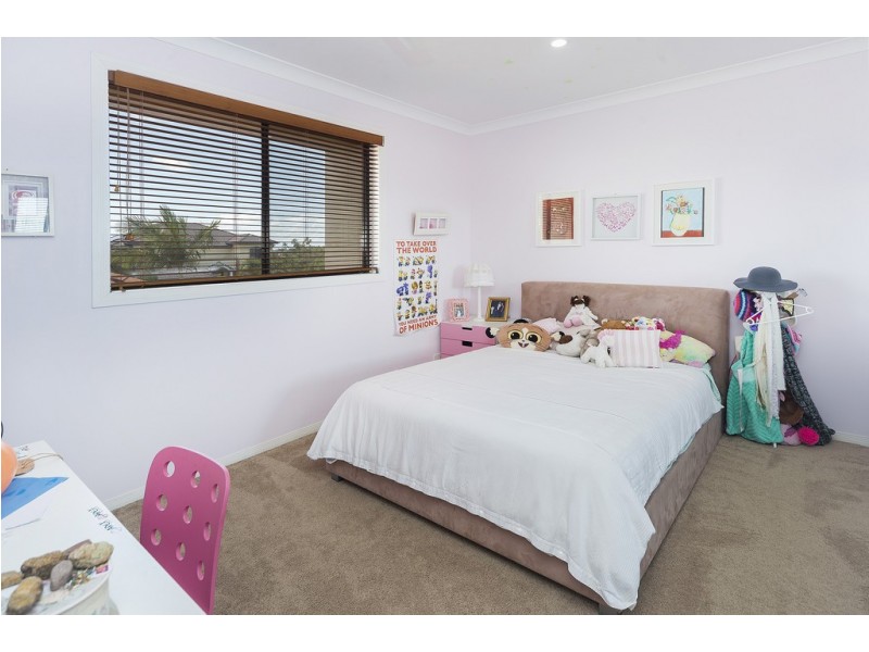 12 Windchimes Way, Helensvale QLD 4212