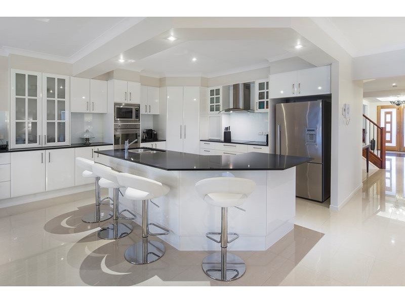 12 Parkview Place, Helensvale QLD 4212