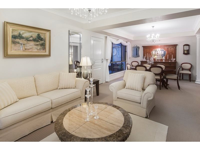 12 Parkview Place, Helensvale QLD 4212