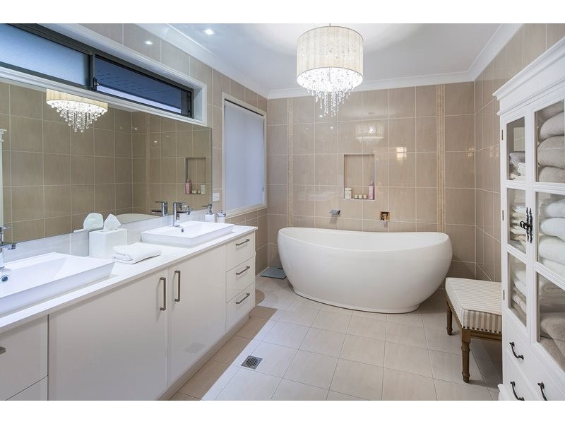 12 Parkview Place, Helensvale QLD 4212