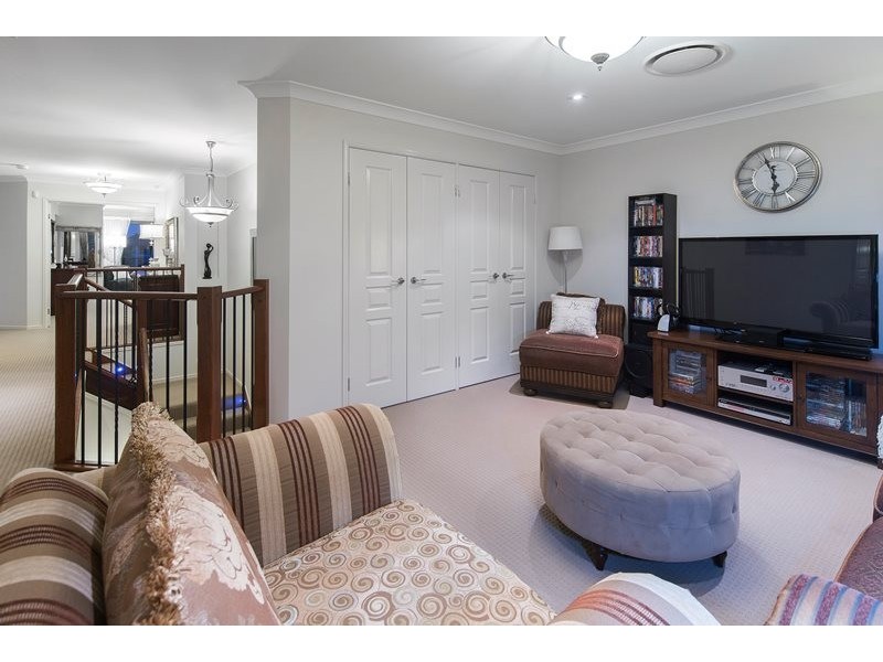 12 Parkview Place, Helensvale QLD 4212