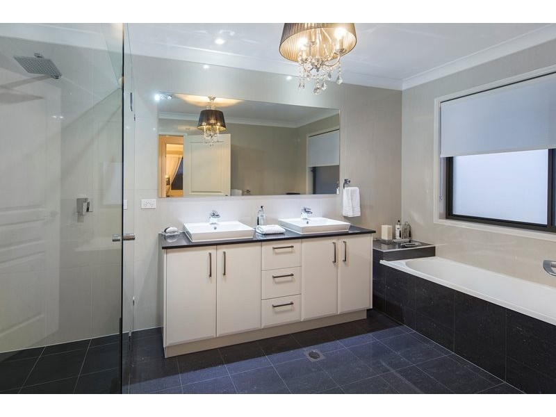 12 Parkview Place, Helensvale QLD 4212