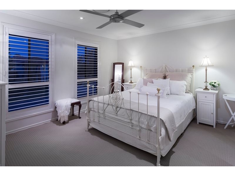 12 Parkview Place, Helensvale QLD 4212