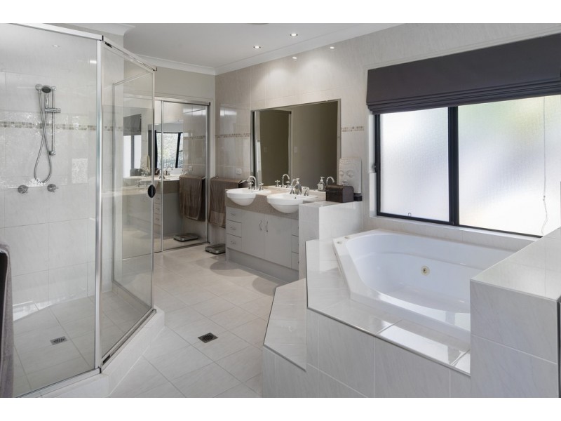 9 Parkview Place, Helensvale QLD 4212