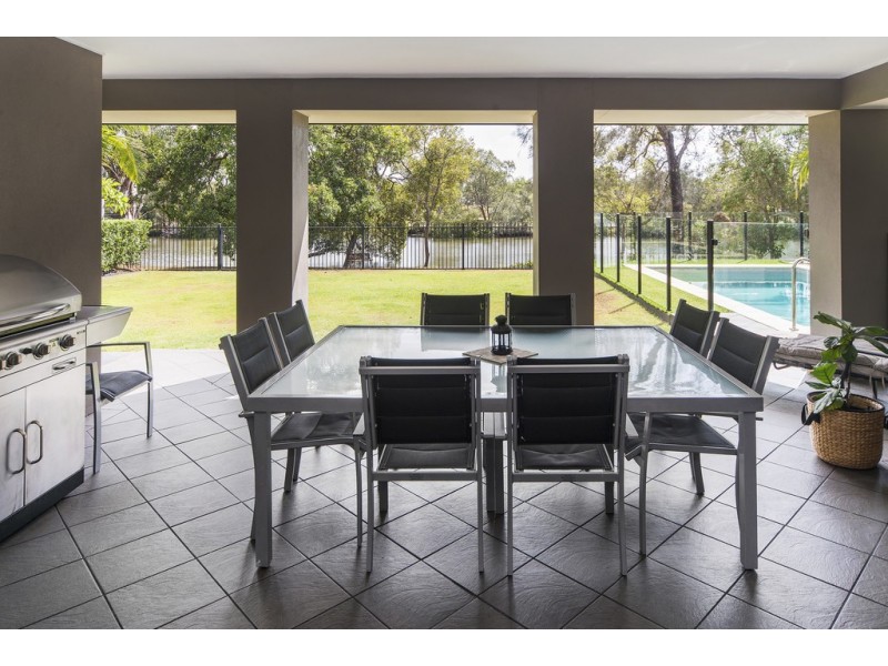 9 Parkview Place, Helensvale QLD 4212