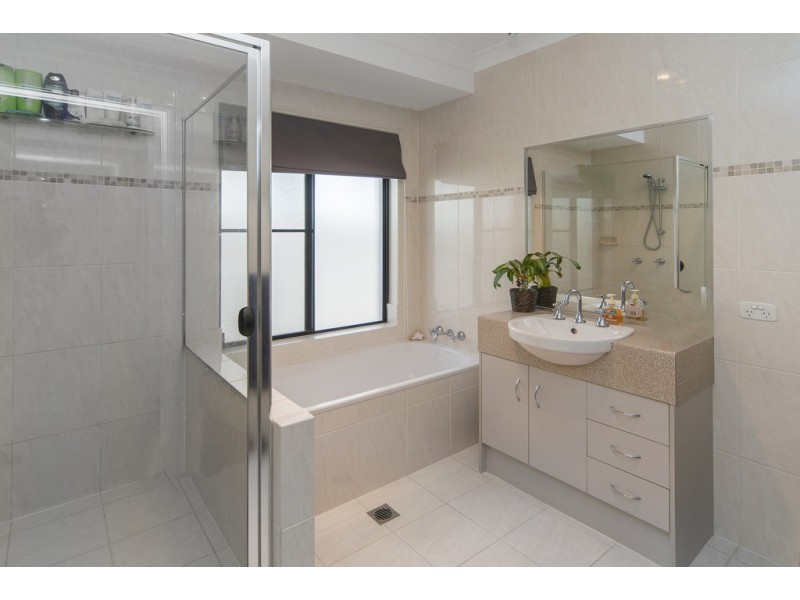 9 Parkview Place, Helensvale QLD 4212