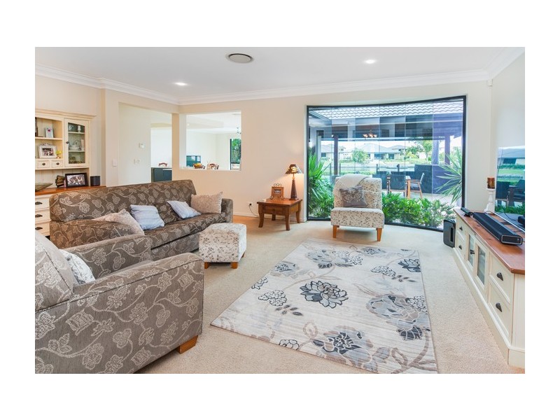 26 Calmwater Crescent, Helensvale QLD 4212