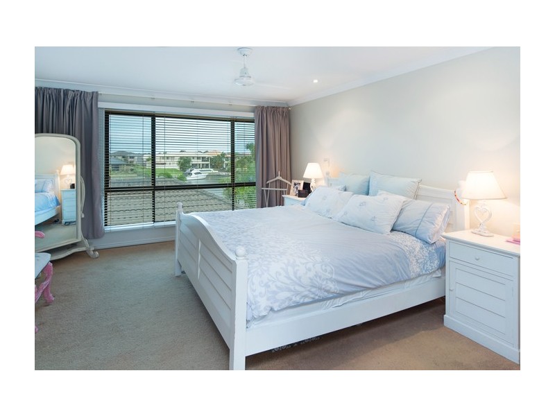 26 Calmwater Crescent, Helensvale QLD 4212