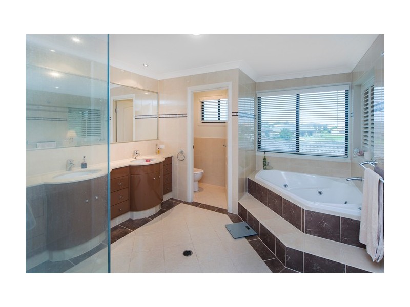 26 Calmwater Crescent, Helensvale QLD 4212