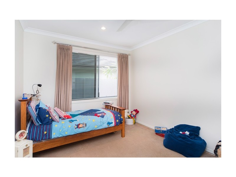26 Calmwater Crescent, Helensvale QLD 4212