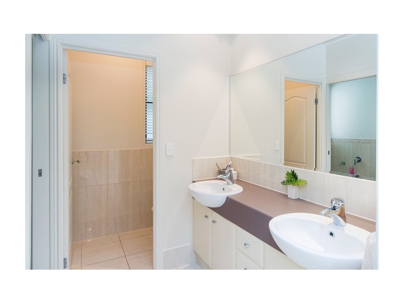 26 Calmwater Crescent, Helensvale QLD 4212