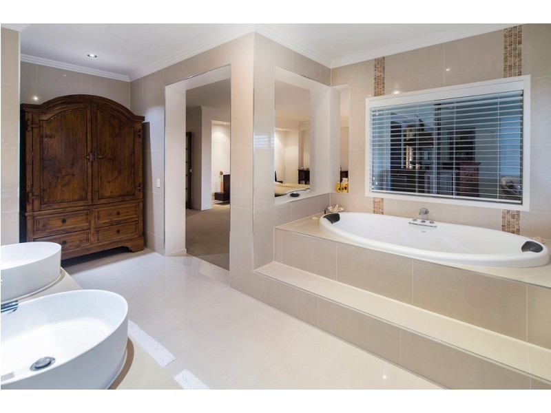 21 Parkview Place, Helensvale QLD 4212