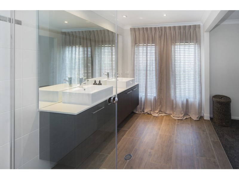 131 The Peninsula, Helensvale QLD 4212