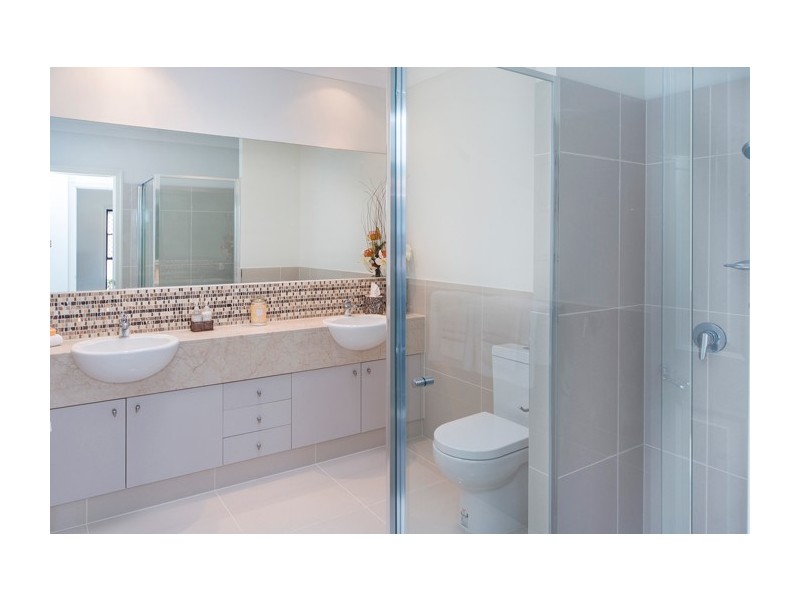 535 Oyster Cove Promenade, Helensvale QLD 4212