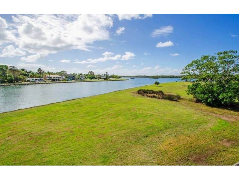 69 Coombe Avenue, Hope Island QLD 4212