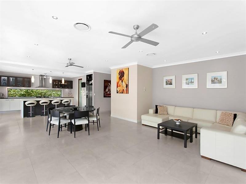 147 Crescent Avenue, Hope Island QLD 4212