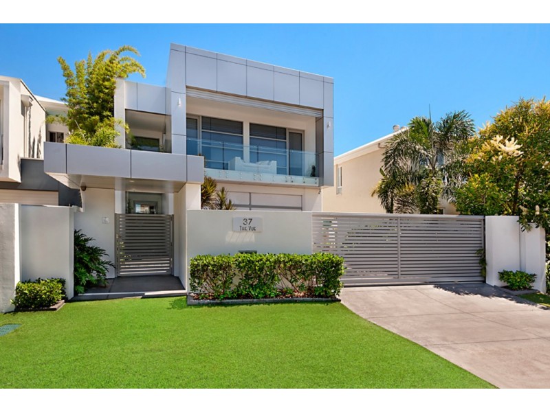 37 Harbourvue Court, Helensvale QLD 4212