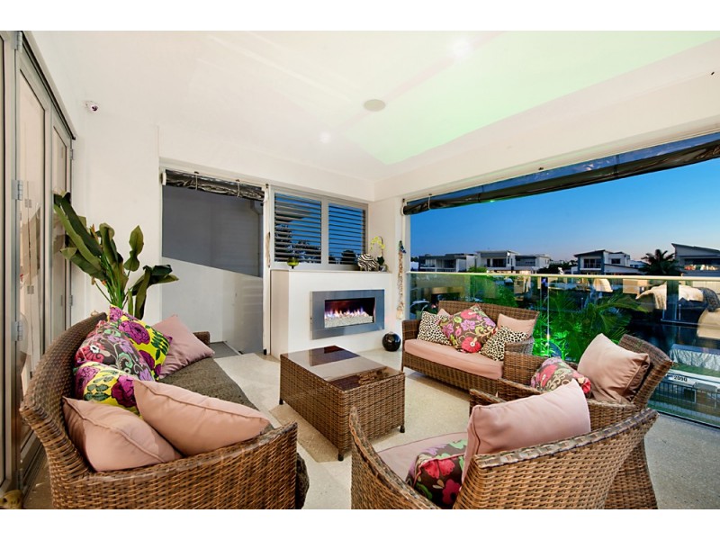 37 Harbourvue Court, Helensvale QLD 4212