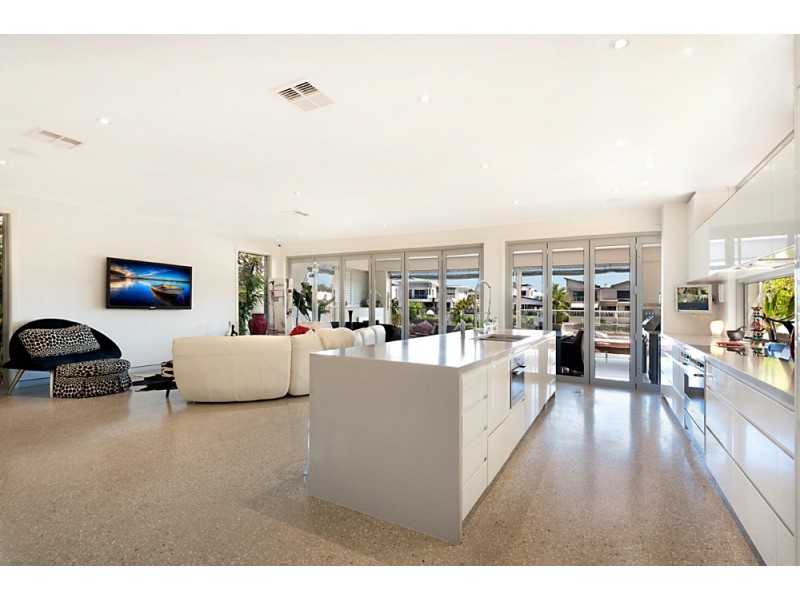 37 Harbourvue Court, Helensvale QLD 4212