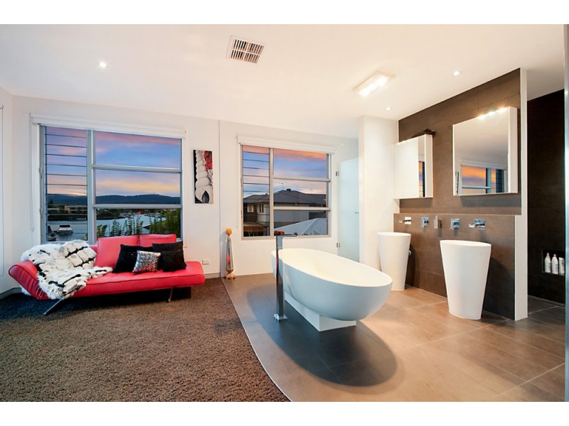 37 Harbourvue Court, Helensvale QLD 4212