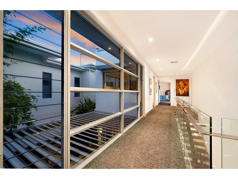 37 Harbourvue Court, Helensvale QLD 4212