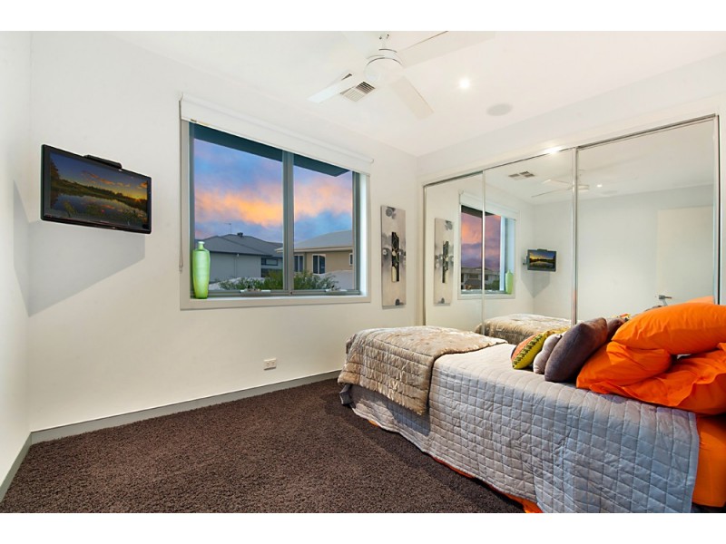 37 Harbourvue Court, Helensvale QLD 4212