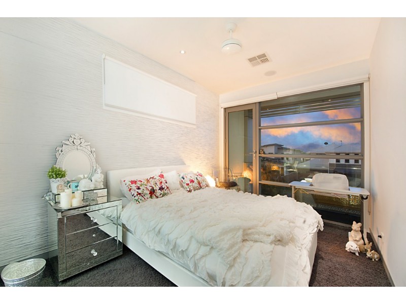 37 Harbourvue Court, Helensvale QLD 4212