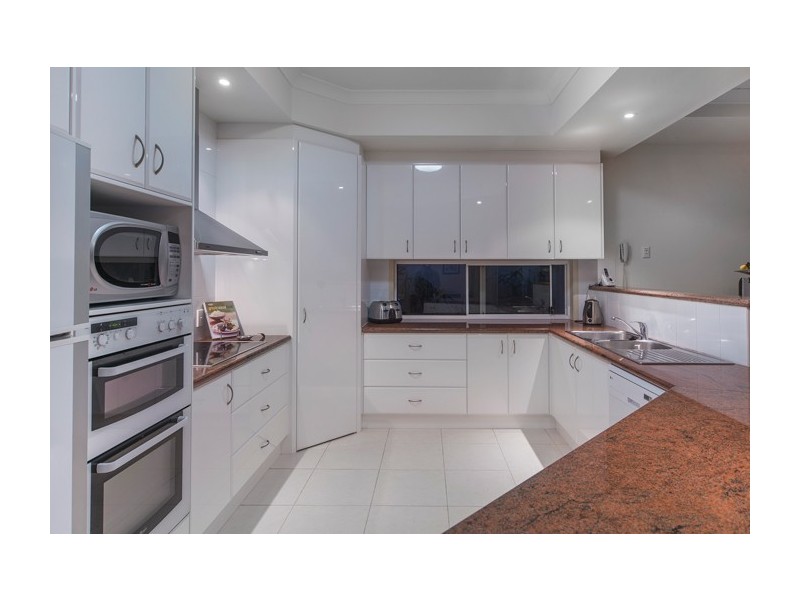 2118 Fernlea Close, Hope Island QLD 4212